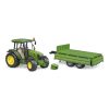 Bruder Traktor John Deere s prívesom