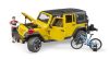 Bruder Jeep Wrangler Rubicon s cyklistom a okolo